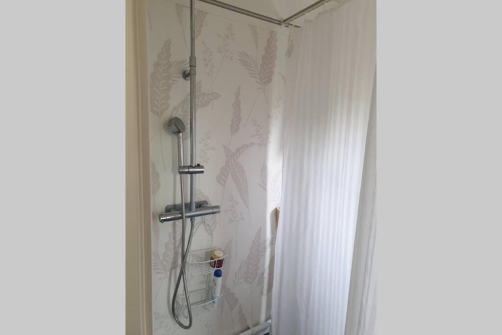 Gaeststuga I Vacker Natur, Bastu, Bubbelpool Sommartid Och Gratis Parkering Naera Ulricehamn Och Lassalyckan, Guesthouse With Nice View With Sauna And Free Parking Close To Dalsjoefors And Fishing 보라스 외부 사진