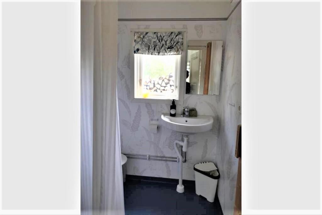 Gaeststuga I Vacker Natur, Bastu, Bubbelpool Sommartid Och Gratis Parkering Naera Ulricehamn Och Lassalyckan, Guesthouse With Nice View With Sauna And Free Parking Close To Dalsjoefors And Fishing 보라스 외부 사진